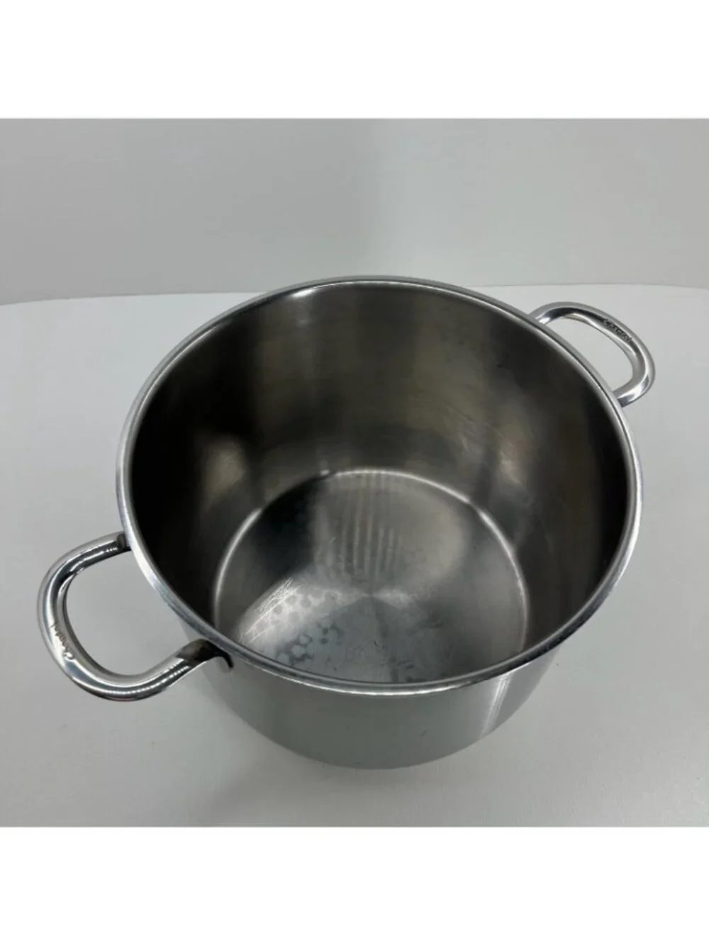 Chantal SL33-240 Stainless Steel Stockpot 8 Qt Two Handle Cooking Pot No Lid